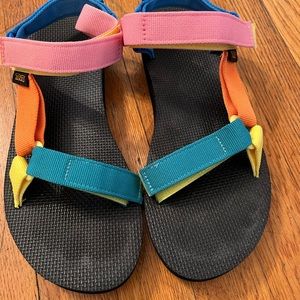 Teva sandals rainbow 9w